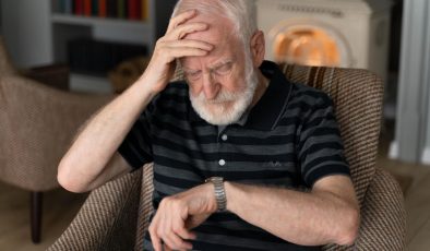 Alzheimer (Alzaymır) nedir? Alzheimer belirtileri, nedeni ve tedavisi