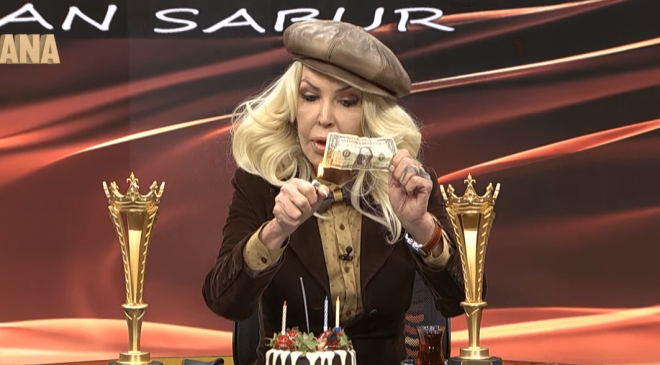 Flash Tv’de Seyhan Soylu canlı yayında dolar yaktı