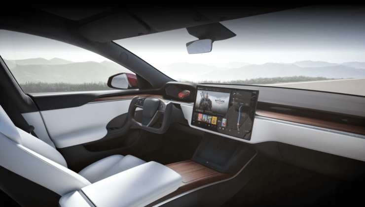 Tesla geri adım attı: Seyir halindeyken video oyunları oynanamayacak