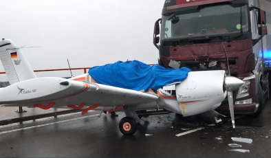Faciadan dönüldü: Uçakla TIR çarpıştı