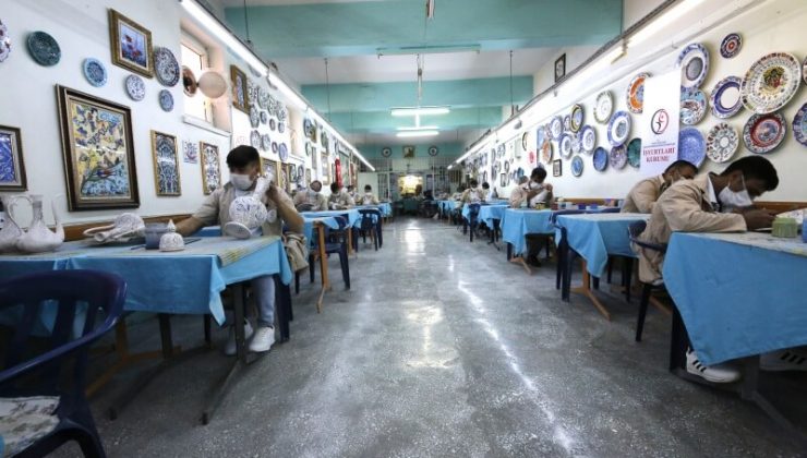 Tutuklu ve hükümlüler çinicilik öğrenerek meslek ediniyor