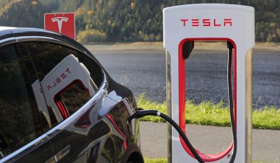 Tesla’dan büyük hata :7 yıl boyunca ürettiği otomobilleri geri çağıracak